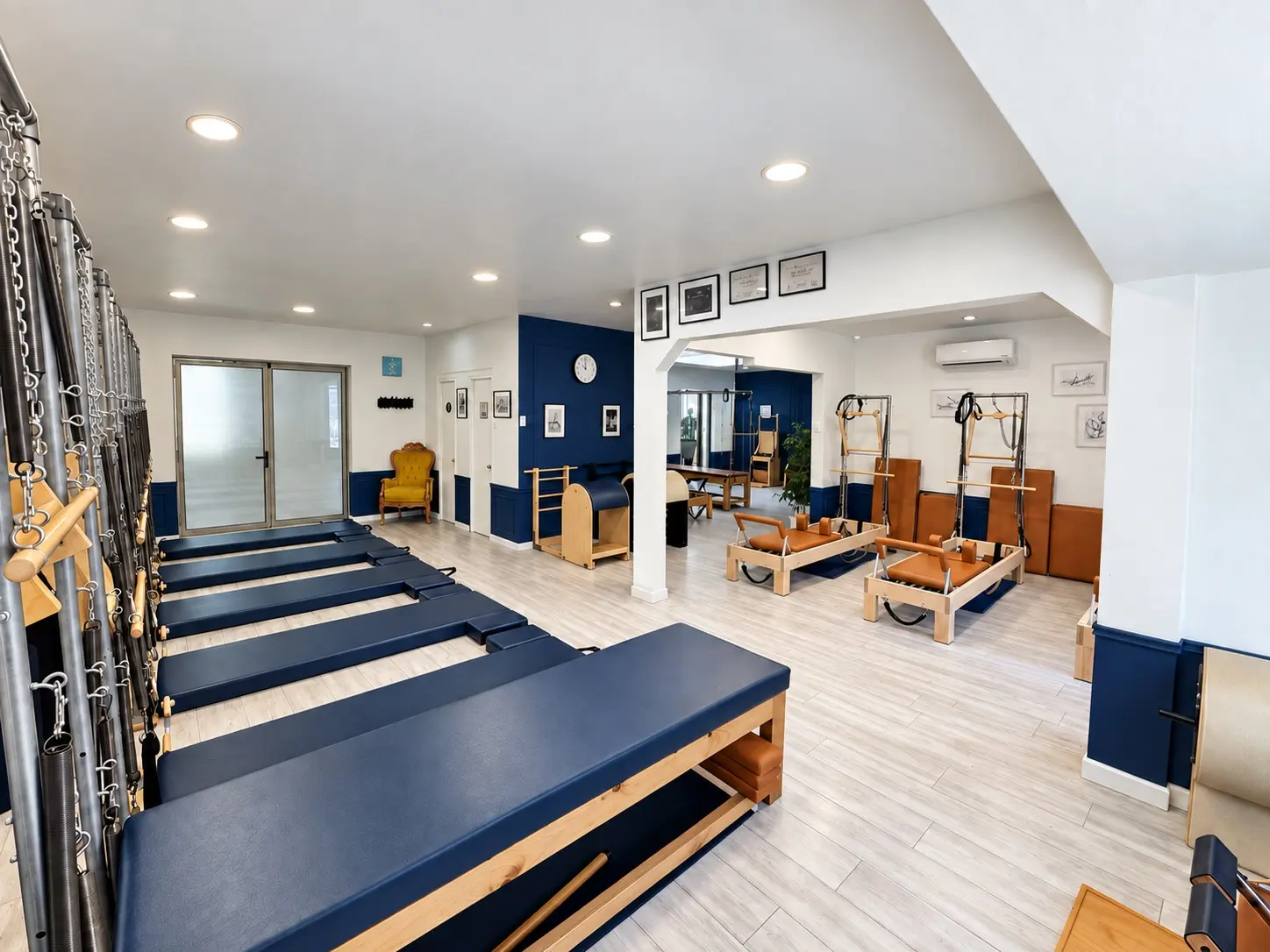 Sala principal de Posición Pilates en El Golf, Las Condes